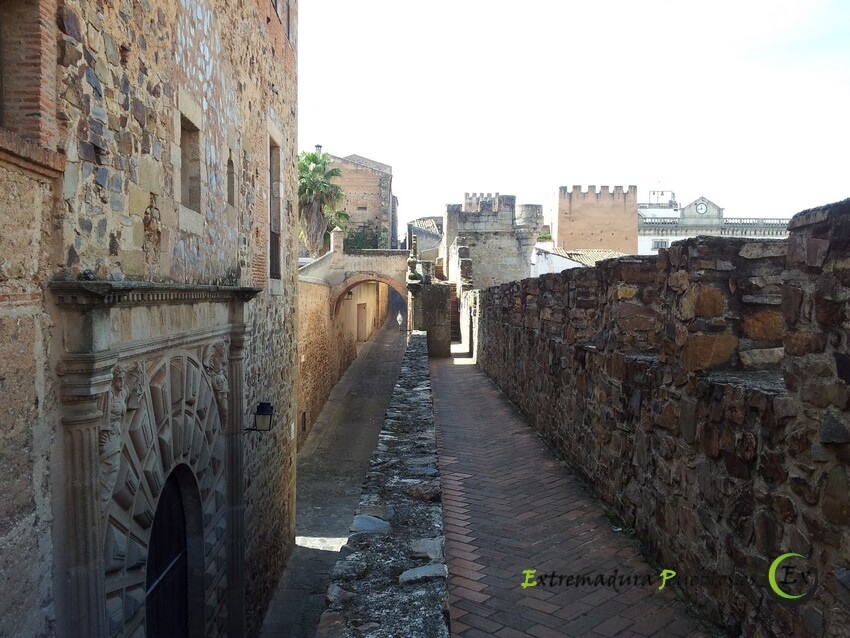 Ver Calle Adarve de Santa Ana